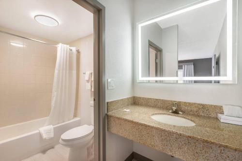 Sonesta Select Arlington Heights North - image 13