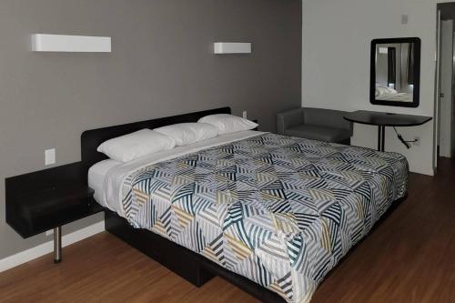 Rodeway Inn & Suites Thousand Palms - Rancho Mirage in Thousand Palms, USA
