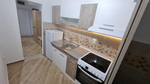 virtuve, Stan na dan Bor Apartman in Bora