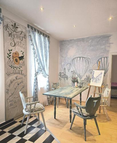  Kunst Apartment im Schwalbenhaus, Ferienwohnung in Spitz