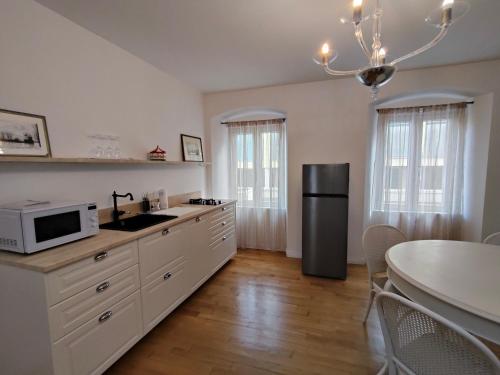 Casa Renova, intero appartamento, 2 camere, max 4 ospiti, Trieste zona storica, Trieste
