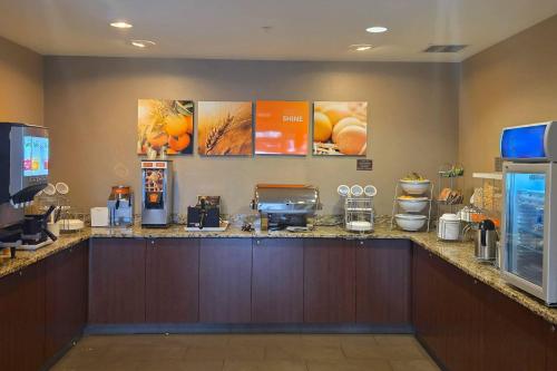 Comfort Suites Medical Center - image 10