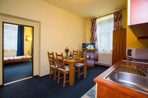 Yellow Ski Apartments - image 2