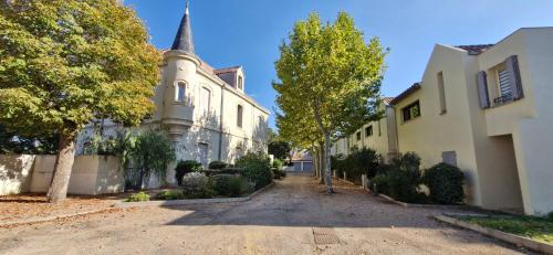 Studio aux Roches Fleuries in Lezignan-la-Cebe