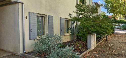 Studio aux Roches Fleuries in Lezignan-la-Cebe