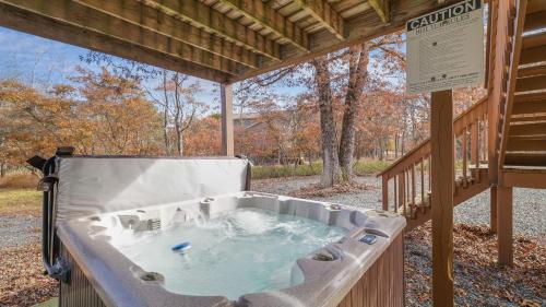 Sycamore Cove by AvantStay Hot Tub Game Rooms in Albrightsville, USA