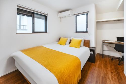 Newly built in 2025, direct access to Ikebukuro and Shinjuku near the metro rooftop terrace accommodates up to 6 guests