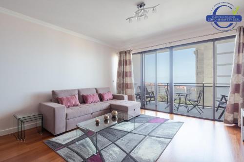 Elegant Apartment with Sea Views by Trip2Portugal, Funchal