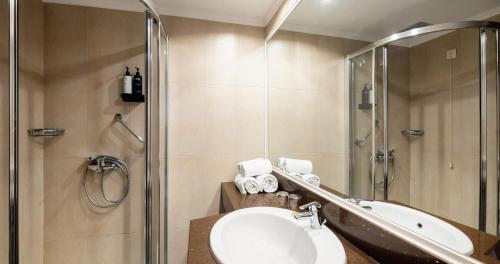 Pedi Beach Hotel - image 11