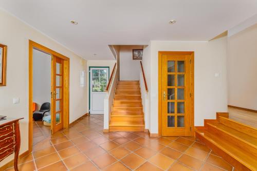 Villa 97 by Trip2Portugal in อเราโลส