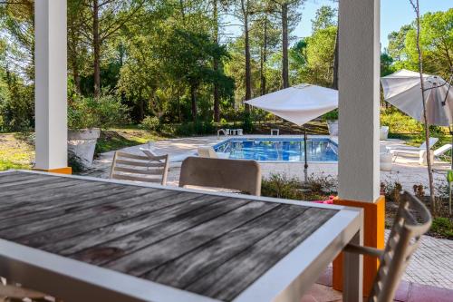 Villa 97 by Trip2Portugal in อเราโลส