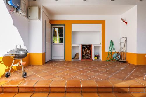 Villa 97 by Trip2Portugal in อเราโลส