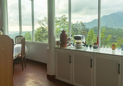 Kilátás, Knight's Dale Knuckles Holiday Bungalow in Panwila