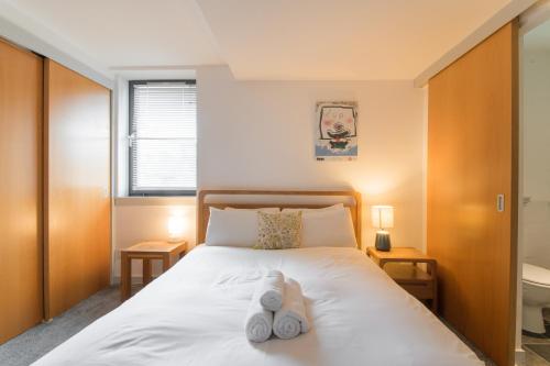 Modern Flat in the Middle of Old Town! - image 8