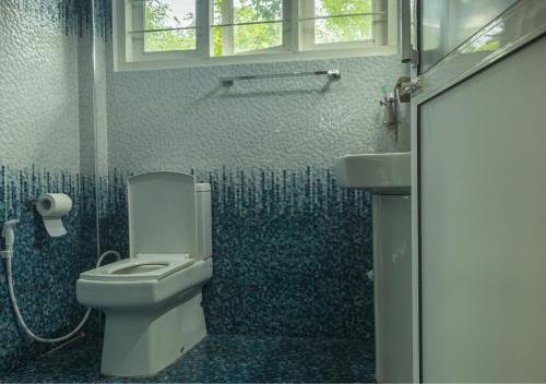 Fürdőszoba, Knight's Dale Knuckles Holiday Bungalow in Panwila