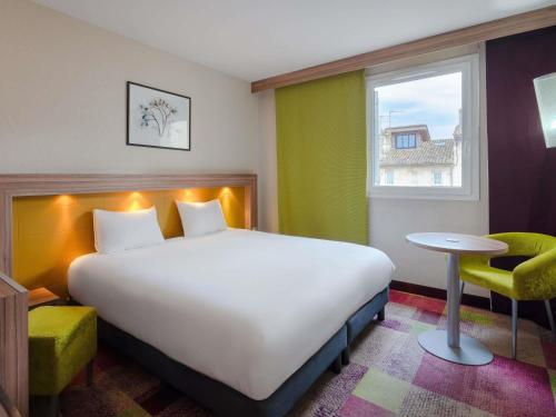 Connected room, semi-detached