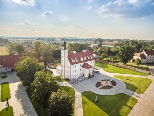. Pałac Łagów