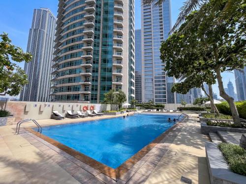 Downtown Dubai sleeps 4 close to Dubai Mall, Дубай (фото 2)