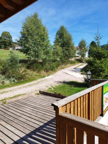 Balkons/terase, Grand Valtin : chalet écolo 4 étoiles 14 personnes (Grand Valtin : chalet ecolo 4 etoiles 14 personnes) in Ban-sur-Meurthe-Clefcy