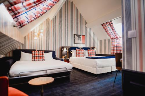 room detail thumbnail 1