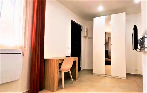 Studio Charmant et Cosy Proche Paris et Bourget Ideal pour Couples et professionnels moins 15 pource in Дрансі