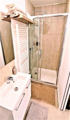 Studio Charmant et Cosy Proche Paris et Bourget Ideal pour Couples et professionnels moins 15 pource in Дрансі