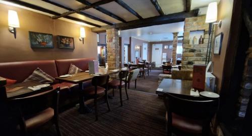 The Red Lion Hotel - image 8