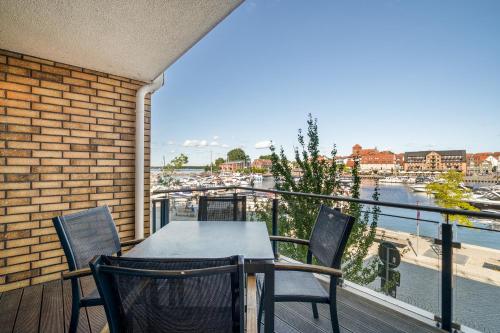 Hafenblick - Wohnung in der Hafenresidenz mit Balkon & Wasserblick, Waren