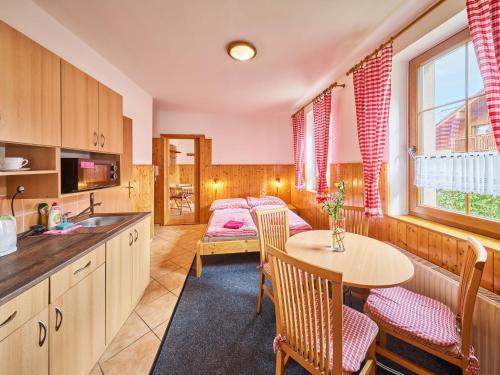 Apartment U Švýcarského dvora IV by Interhome – khách sạn tại Janske Lazne