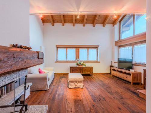 Apartment Picchio Autunno by Interhome in Ponte Arche