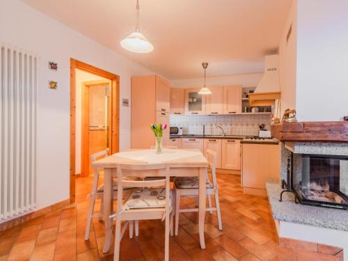 Apartment Picchio Autunno by Interhome in Ponte Arche