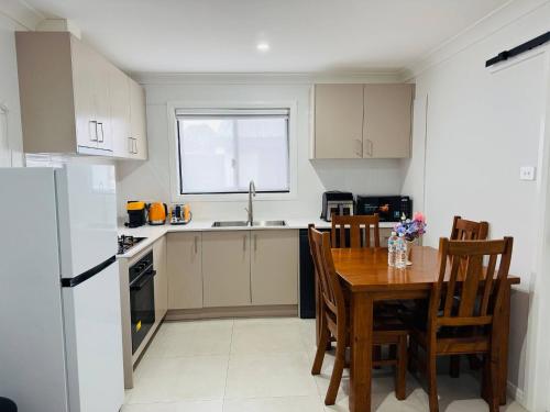 Bran new home with ducted AC to stay in Sydney, Oakhurst