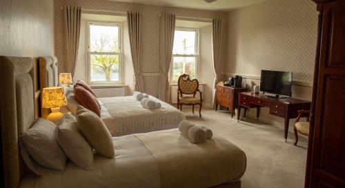 Hill House, Georgian period house, sleeps 17 in Cashel