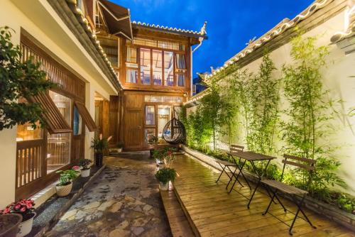 Balcony/terrace, YueTu House in Lijiang
