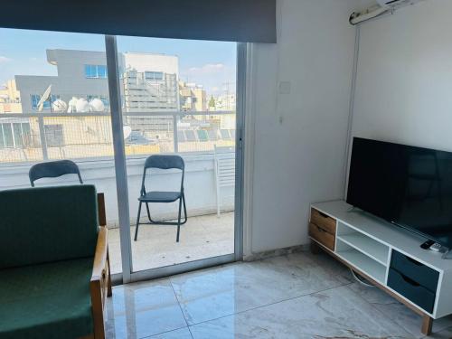 Central Rooms, 500m to Larnaca Marina 5