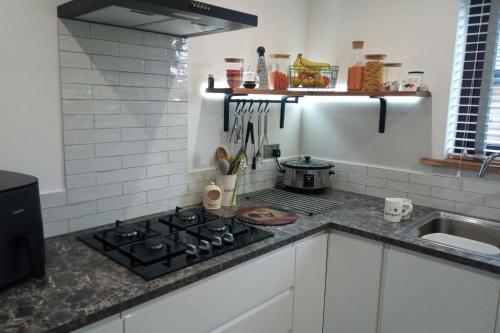 2 Bed Cottage Sleeps 4 -Private Garden -Pets Okay in Blairgowrie Városközpont