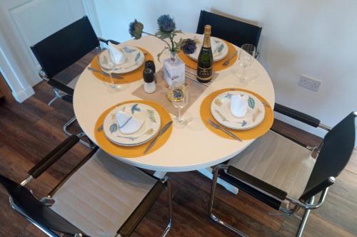 2 Bed Cottage Sleeps 4 -Private Garden -Pets Okay in Blairgowrie Városközpont