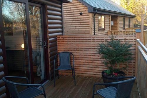 2 Bed Cottage Sleeps 4 -Private Garden -Pets Okay in Blairgowrie Városközpont