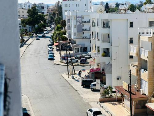 Alrededores, Central Rooms, 500m to Larnaca Marina in Larnaca