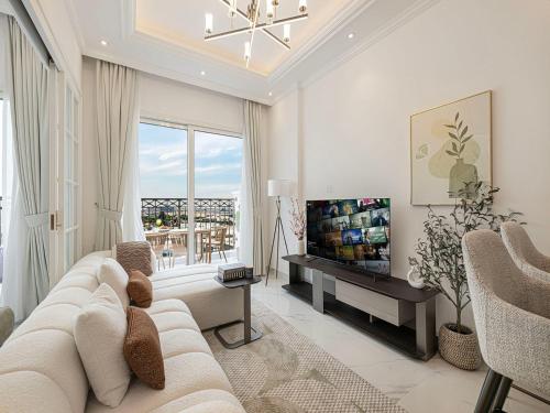 Livin' Holidays - 1 BR - Miracle garden view, Dubaj