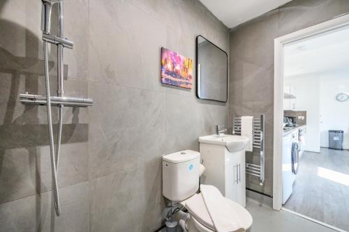 Shower, -11F1- for your most relaxed & cosy stay in Bolton and Undercliffe