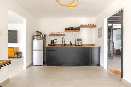 Lux Gem, 7 Mins to SJU, Private Pool, Tesla Solar System, No Blackouts in Кароліна