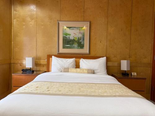 The Eldon Luxury Suites - Tap to explore photos