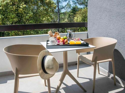 อาหารและเครื่องดื่ม, เมอร์เคียว บริญอล กอล์ฟ เดอ บาร์บารู (Mercure Brignoles Golf de Barbaroux) in บริญอล