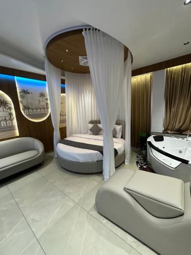 1 king bed, 1 sofa bed