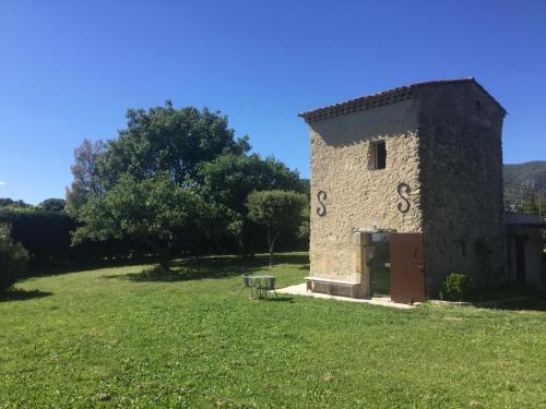 Le cabanon gîte à louer Vaugines