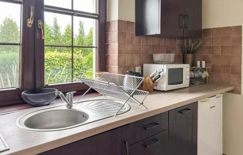 virtuve, 2 Bedroom Lovely Home In Debina in Poddabie