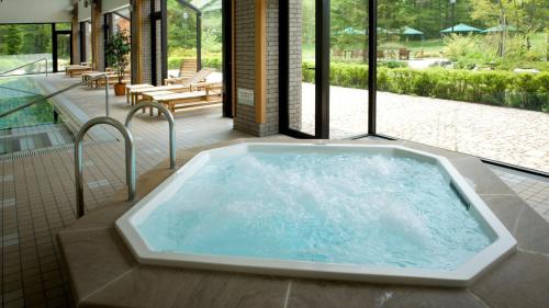 Swimming pool, ANA Holiday Inn Resort Karuizawa by IHG in Karuizawa