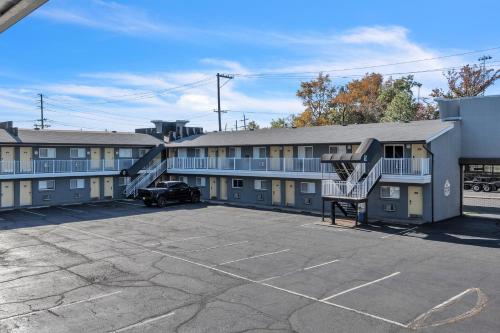 Bentley Motel - image 2