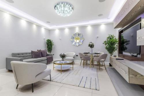 Trendy Split-Level Two-Bedroom Flat
